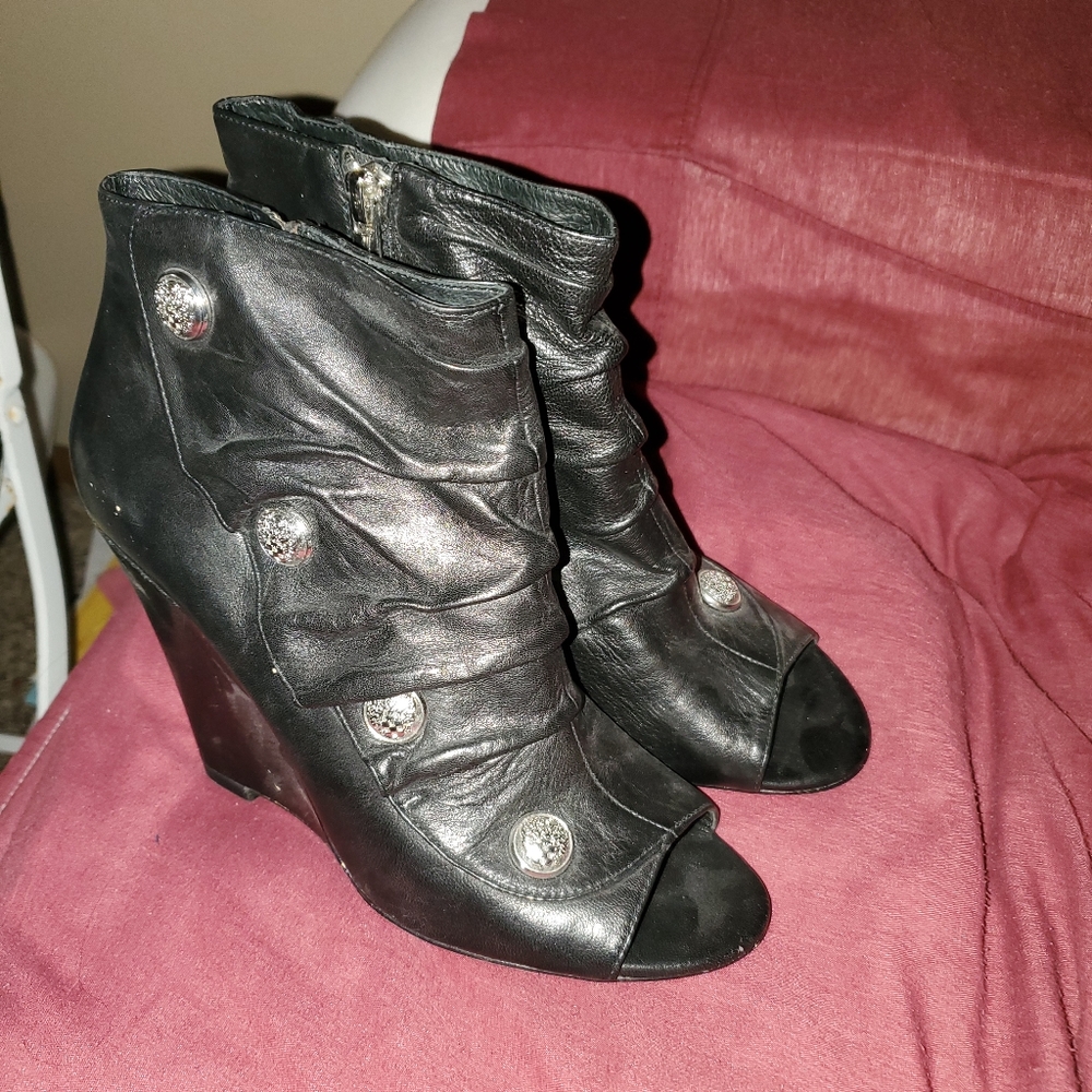 Vince Camuto black booties size 6